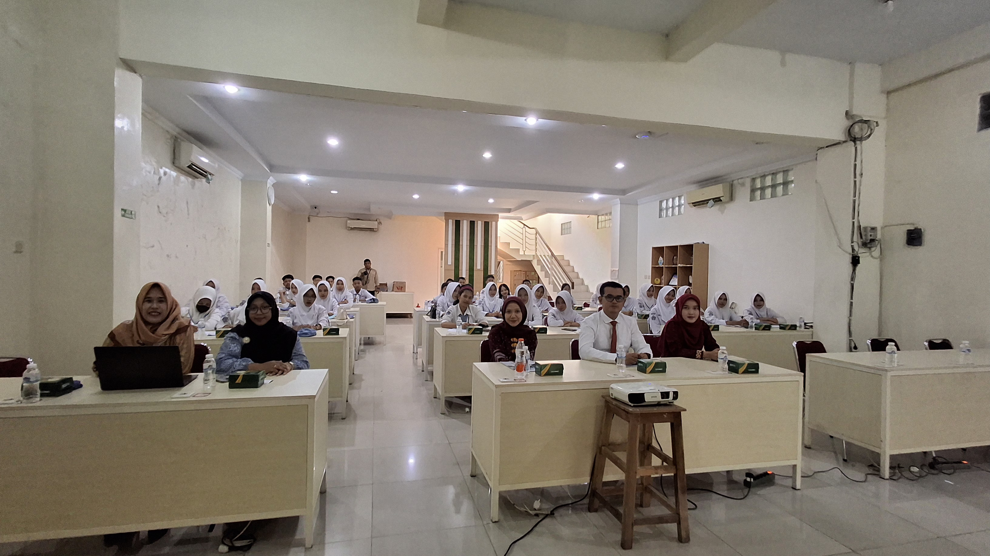 Talenta Hub Perkuat Sinergi Pendidikan dan Industri melalui Kegiatan Kunjungan Industri untuk SMK Budi Utama Way Jepara Lampung